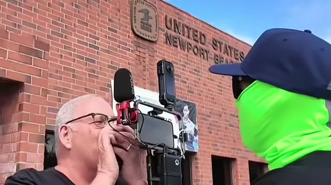 HE GOT WAY TOO CLOSE! 😳🇺🇸 | First Amendment Auditor Stands His Ground